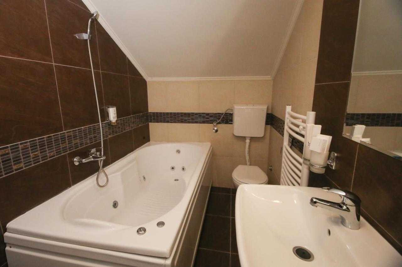 Bajadera Lux Hotel Belgrád Kültér fotó